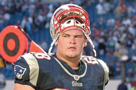 Ex Jogador Gay Da NFL Ajuda Jovens Atletas LGBTQIA Bolsas De Estudo