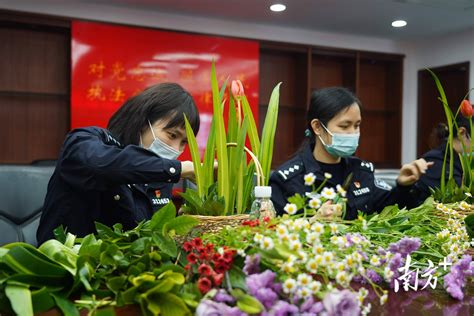 “争做国门警花 展现巾帼风采” 湛江边检站开展国际妇女节主题活动女民警插花事业