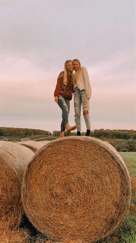 Pumpkin patch hay bale pose in 2022 | Autumn photography, Photography poses, Hay bales photography