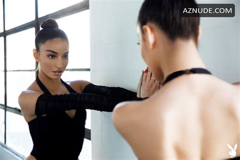 Emily Willis Sexy Nude Shows Off Her Slender Body And Hot Tits In A Photoshoot Aznude