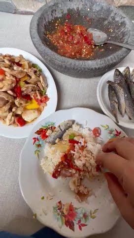 MAKAN PICUNG SUNDA SAMA SAMBAL DADAKAN NIKMAT BANGET Picungsunda Shorts