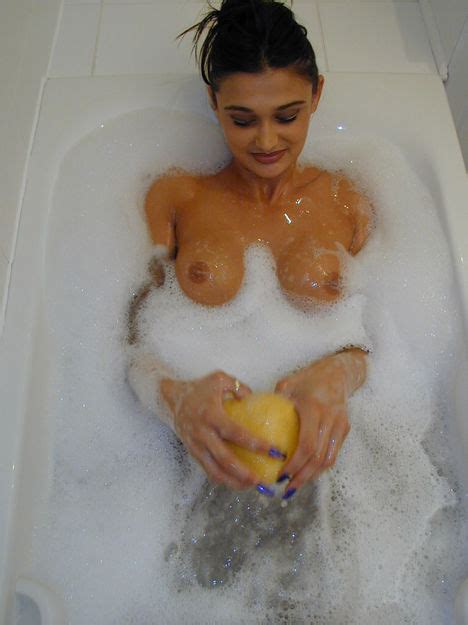 Super Hot Nude Indian Model In Shower Indian Nude Girls