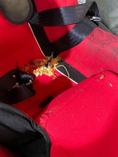 Hot girl đem xe sang đi rửa hình ảnh bên trong khiến dân mạng thốt lên Không thể tin