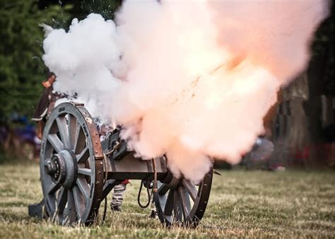 Canon De La Guerra Civil Inglesa Del Regimiento Del Nudo Sellado Del