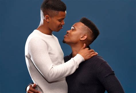 Uomini Di Colore Gay A Tiro Medio In Posa Foto Gratis