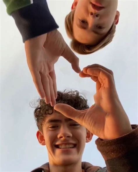 Pin On Heartstopper People Cute Gay Alice Book