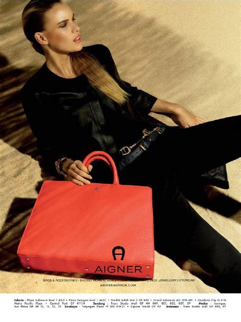 Poster Iklan Merek Fashion Terkenal Bitebrands