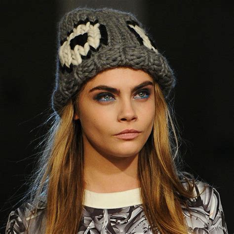 Утепляемся стильно: 4 крутые шапки 2023 на примере звезд - Я Покупаю