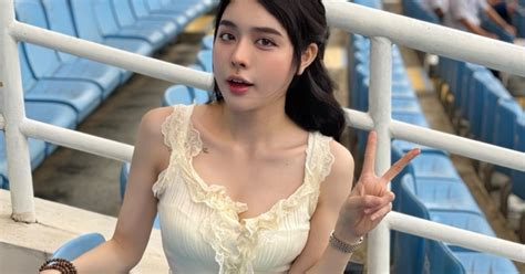 Nhan sắc cực đỉnh của hot girl gợi cảm vừa gia nhập cộng đồng WAG đã khiến dân tình xôn xao