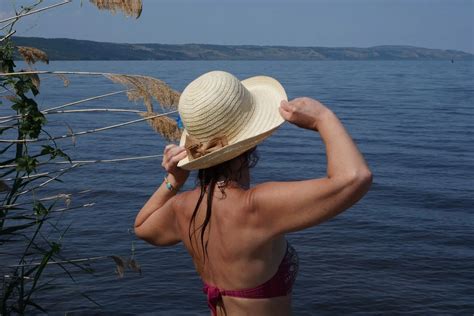 Legs Play On A Wooden Platform Nude Pics Xhamster