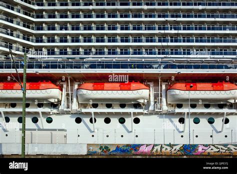 Cruise Liner Cruise Ships Stock Photo Alamy