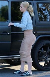 Iggy Azalea Debuts Her New Ass Boobs And Face