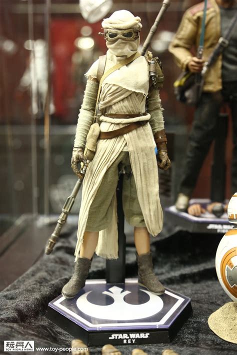 Hot Toys Mms Star Wars Episode Vii Rey Th Collectible Figure Page Collector
