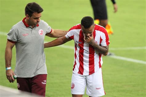 Com Lesão Na Coxa Fernandinho Desfalca O Náutico Por Mais Dois Jogos