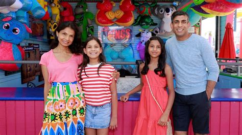 Rishi Sunak strolls along sun-soaked California pier with his family in ...