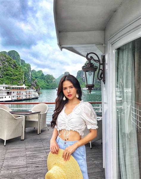 Phanh Lee Từ hot girl đến diễn viên nóng bỏng bị đồn yêu đồng tính nữ MC đài K