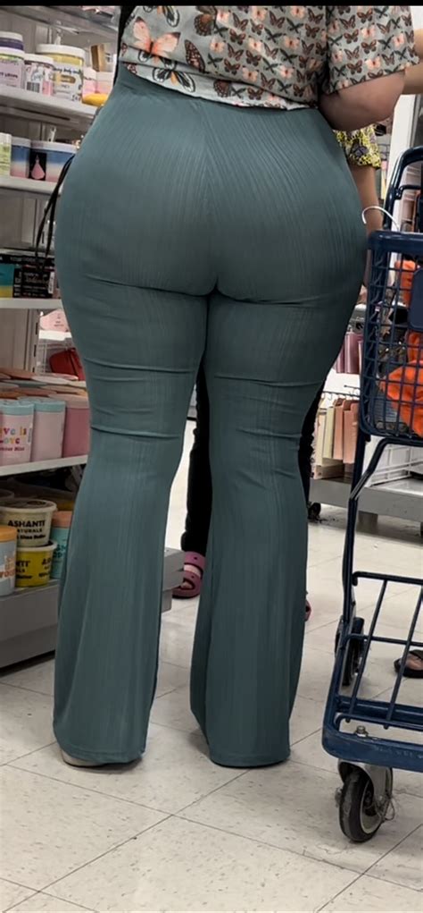 Latina Bubble Butt In Green Leggings Spandex Leggings Yoga Pants Forum