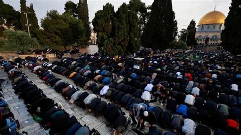 Kimanin mutane dubu dari ne suka gudanar da Sallar Idi a Masallacin al