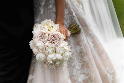 What Does A Bridal Bouquet Symbolize - elainewed flowers