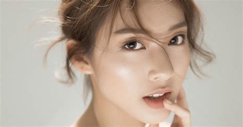 Bị mẹ ruột bỏ rơi suốt năm và hình ảnh ít ỏi của hot girl Khả Ngân khi ở bên mẹ