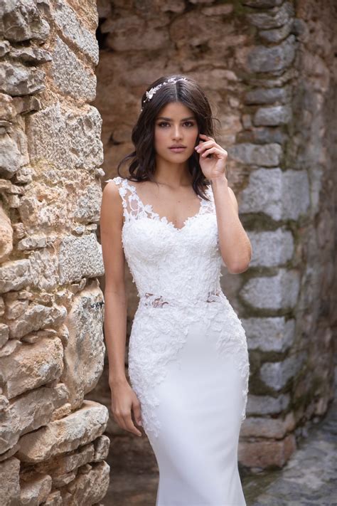 Hochzeitskleid Mit Illusion Ausschnitt Von Emine Yildirim