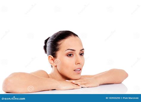 Mulher Bonita Do Nude Isolada No Fundo Branco Imagem De Stock Imagem De Frescor Frente