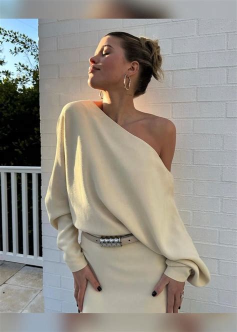 Sofia Richie Displays Her Abs In A Bandeau Bikini Ahead Of Her Wedding Artofit