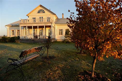 In Russia, a Schoolhouse Home - The New York Times