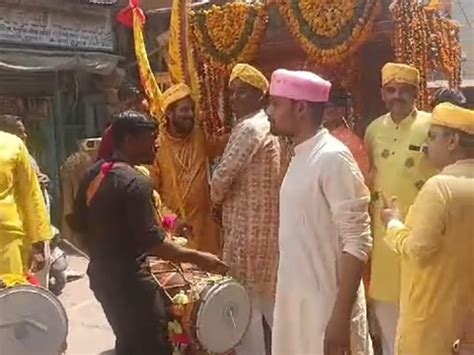 Shri Khatu Shyam Jis Nishan Yatra Started In Hathras हाथरस में निकली श्री खाटू श्याम जी की