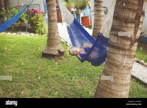 M Dchen Im Bikini Hinten Fotos Und Bildmaterial In Hoher Aufl Sung Alamy