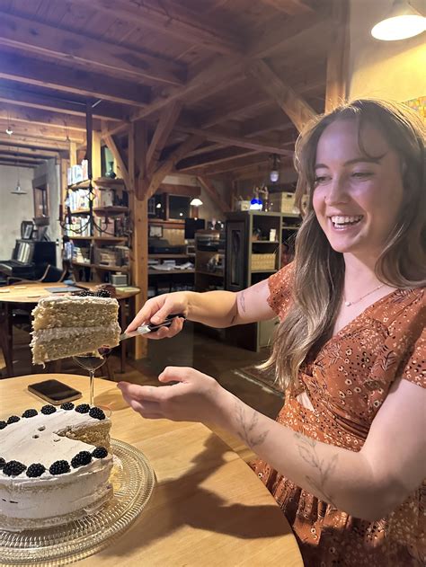 About — Izzy Eats