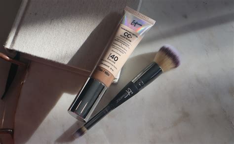 It Cosmetics Cc Nude Glow With Spf Review The Velvet Life