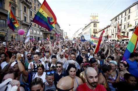 Le Foto Del Gay Pride A Milano Il Post