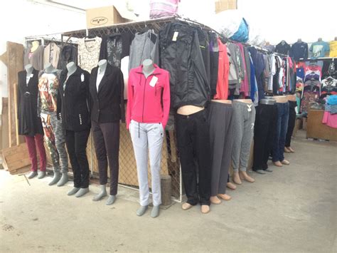 Магазин за дрехи и склад на едро и дребно Иса