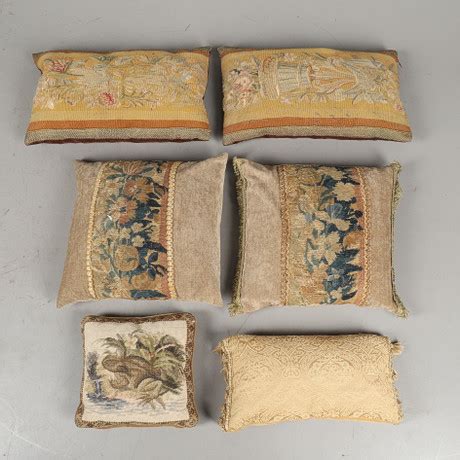 EN SAMLING AV SEX KUDDAR Mattor Textil Textil Auctionet