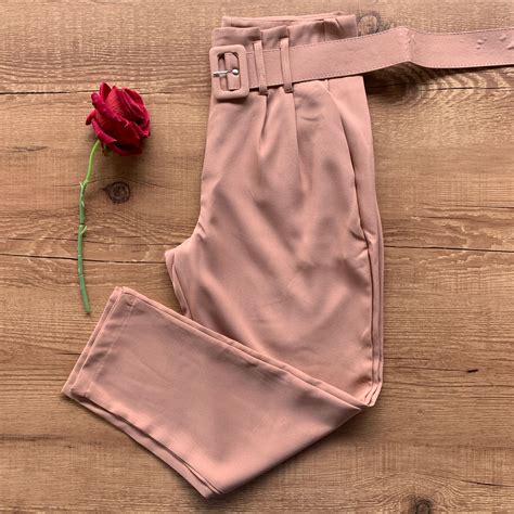 Calça Alfaiataria Slim Pences e Cinto Nude DONDOCA Dondoca Moda Feminina