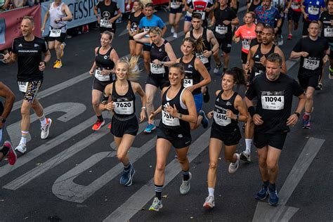 Kilometer Laufen Bei Der Adidas Runners City Night