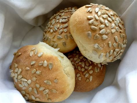 Wellness Brötchen mit Sonnenblumenkernen und Honig arne grillt de