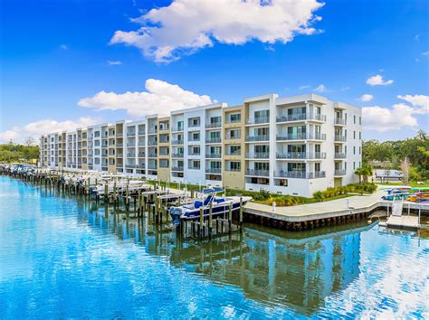 WATERFRONT CONDO fully furnished IN DOWNTOWN SARASOTA BOAT SLIP