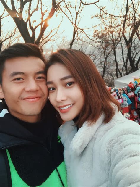 Chuyện tình của tay vợt số Việt Nam Lý Hoàng Nam và cựu hot girl bóng rổ ĐH RMIT Thấy đáng