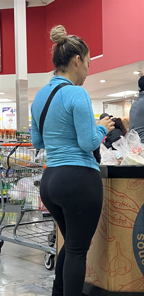 Latina Milf Spandex Leggings Yoga Pants Forum