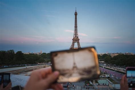 Fotografiar La Torre Eiffel Al Atardecer Foto Premium