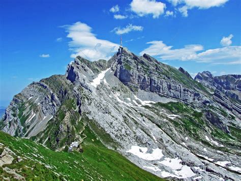 山脉的高山景观和岩石山峰高清图片下载 正版图片505881393 摄图网