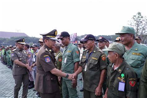 Pemkab Pj Bupati Bekasi Dani Ramdan Apresiasi Seluruh Anggota Linmas