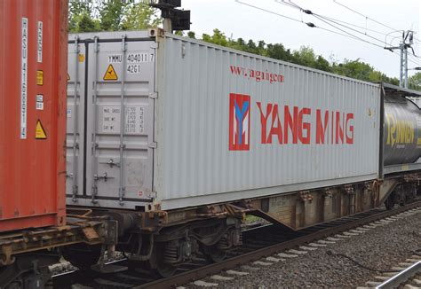 Ein 40 Standard Container Der Yang Ming Line Aus Der Republik China