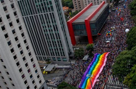 º Edição da Parada Gay lota a Avenida Paulista
