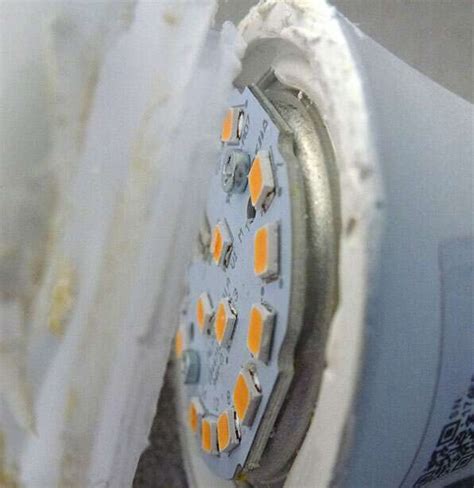 Teardown: Zigbee-controlled LED light bulb - EDN Asia