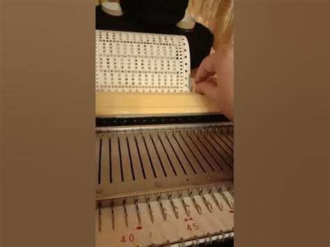 Узор "змеиная" ("драконья") кожа на вязальной машине - YouTube