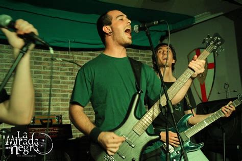 CRÓNICA FIESTA LA MIRADA NEGRA FEAR CROWD LEYENDA NAKED REDEMPTION