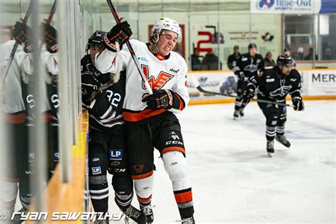 Flyers Win 6-2 In Pacey’s Game | Winkler Flyers